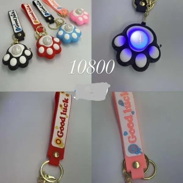 Brelok do kluczy łapka z podświetleniem LED i paskiem Good Luck