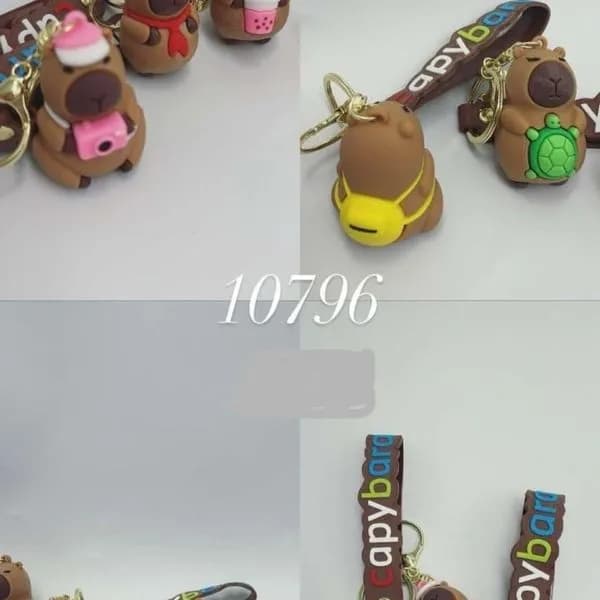 Brelok do kluczy figurka Kapibara z akcesoriami i paskiem 24szt