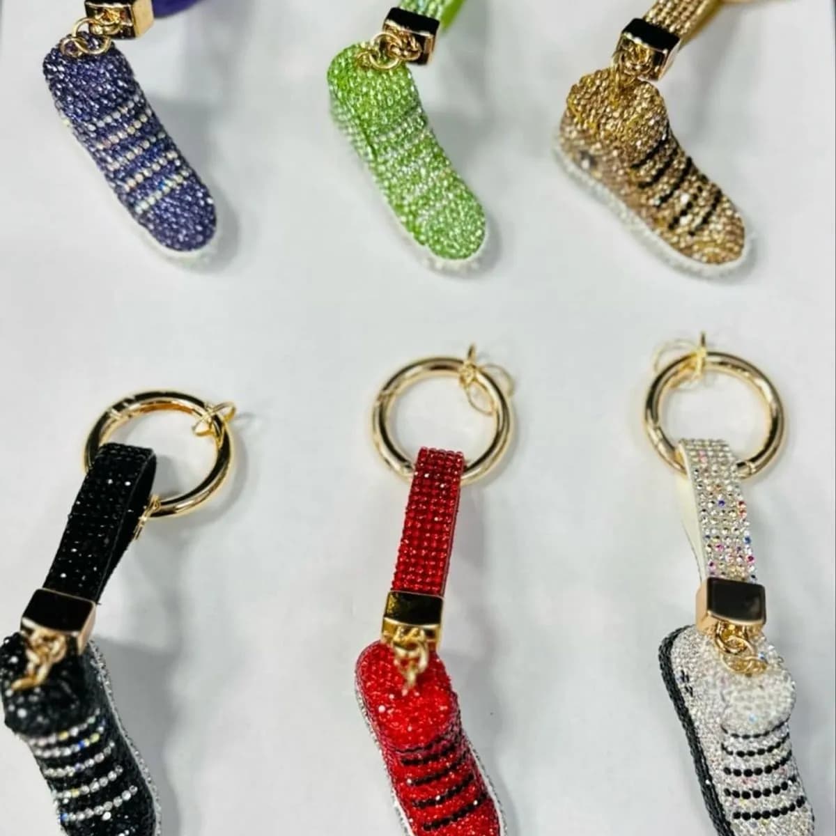 Brelok do kluczy but wysadzany kryształkami, mix kolorów 12 szt.