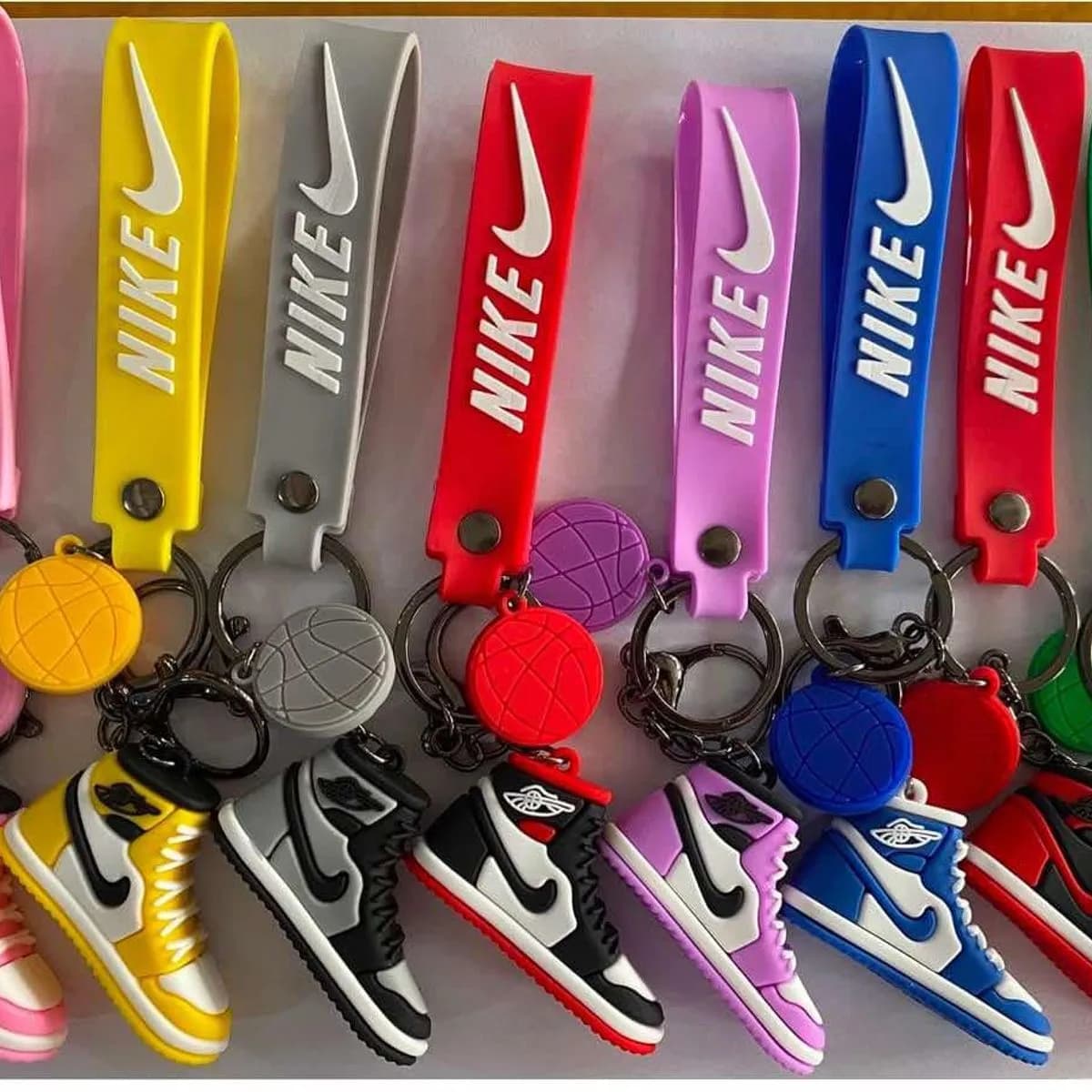 Brelok do Kluczy But Sportowy Nike Mix Kolorów 24szt