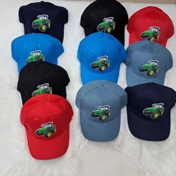 Czapka dla Dzieci Rozmiar 52-54 z Daszkiem Motyw Traktor Mix