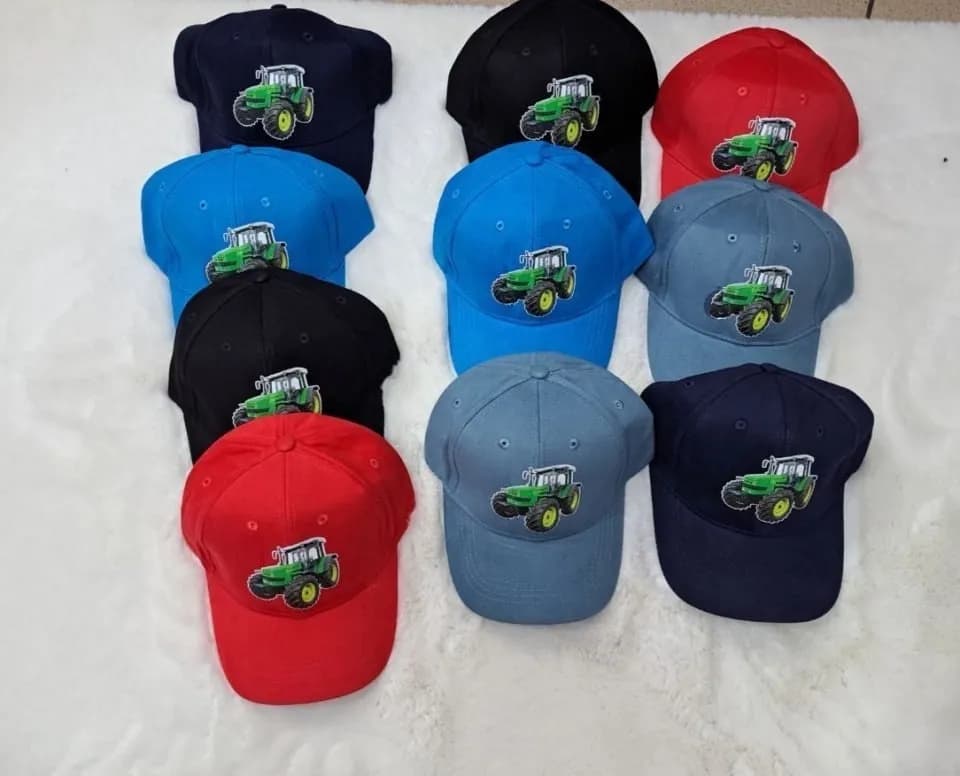 Czapka dla Dzieci Rozmiar 52-54 z Daszkiem Motyw Traktor Mix