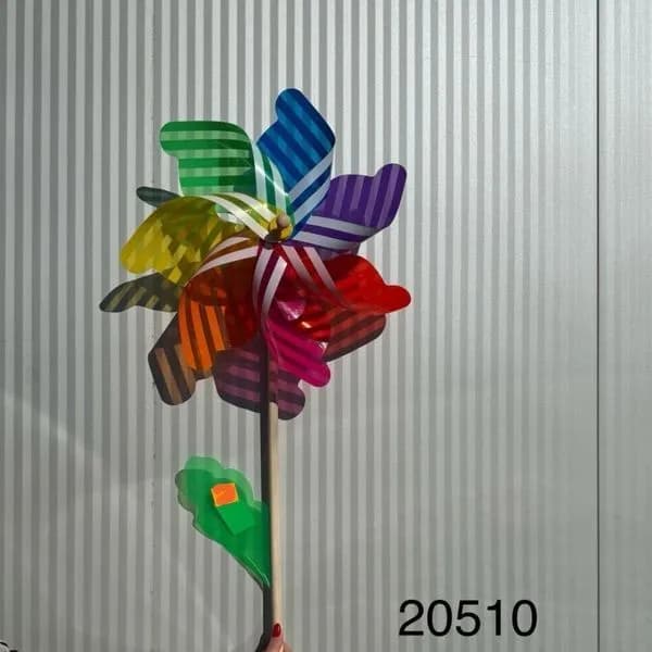 Wiatraczek Ogrodowy Tęczowy w Paski na Drewnianym Patyku