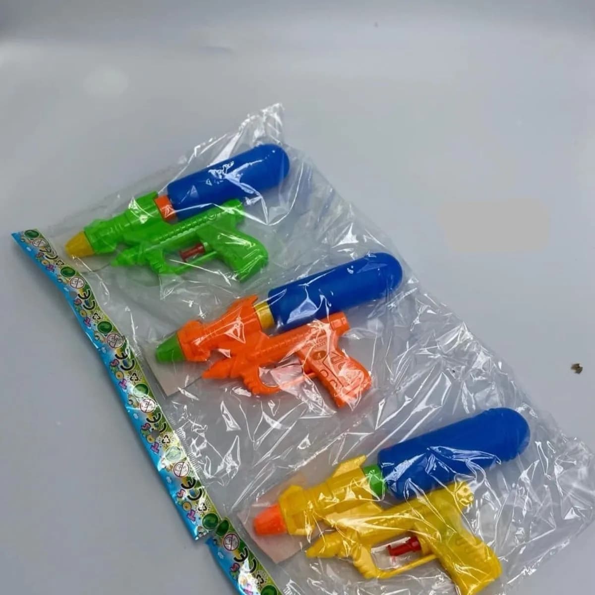 Zabawki Pistolety na Wodę z Niebieskim Zbiornikiem, Mix Kolorów 12szt