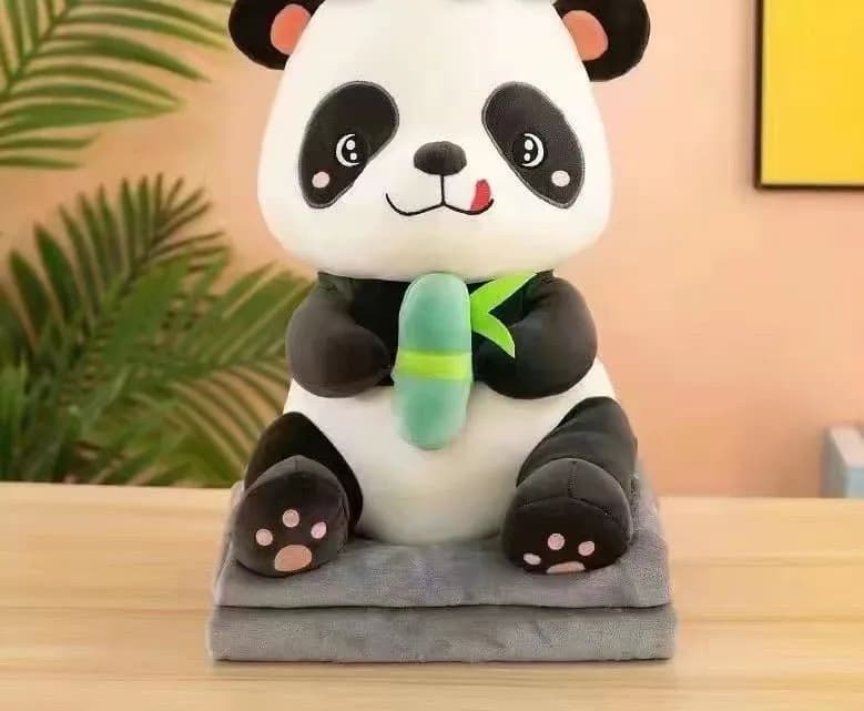 Maskotka na Kocyk - Panda z bambusem i szarym kocem