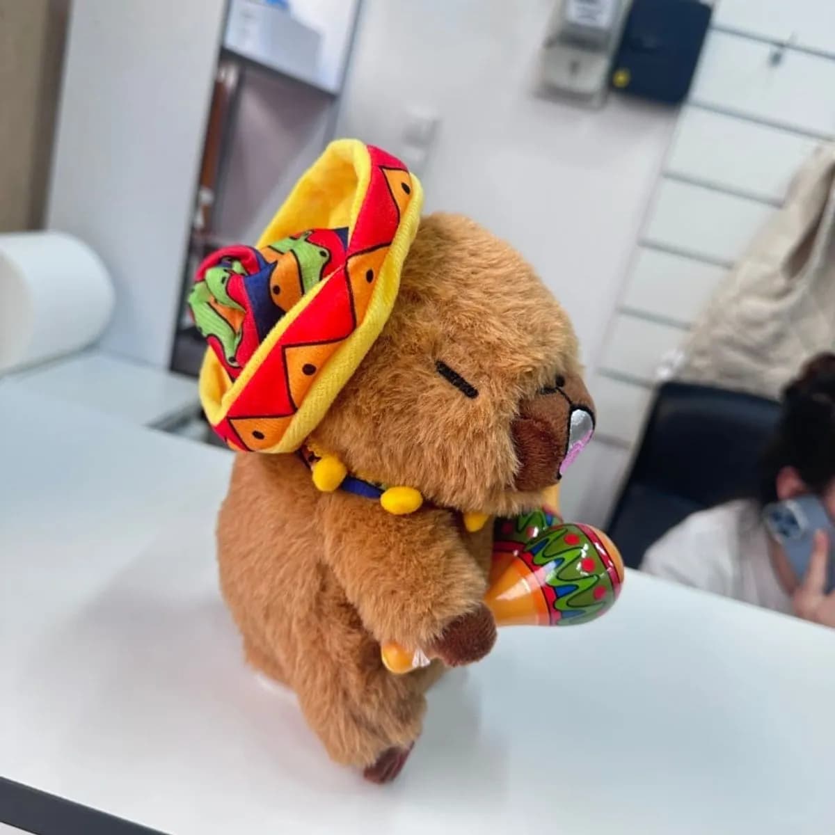 Maskotka Pluszowa na Muzyczny Kapibara z Marakasami i Sombrero