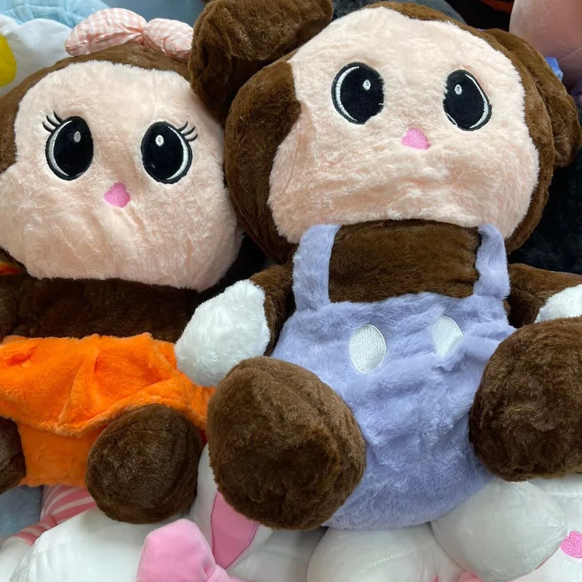 Maskotka na Kocyk Pluszowa Małpka w Ubranku, 6 szt.