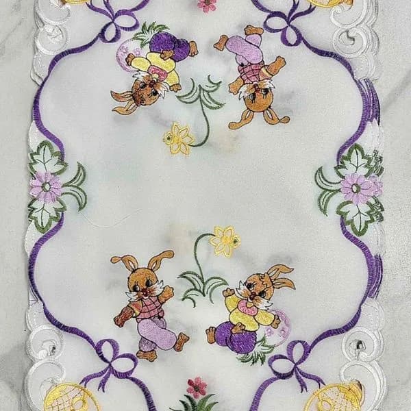 Bieżnik Wielkanoc 30x45cm haftowany zajączki i pisanki biały