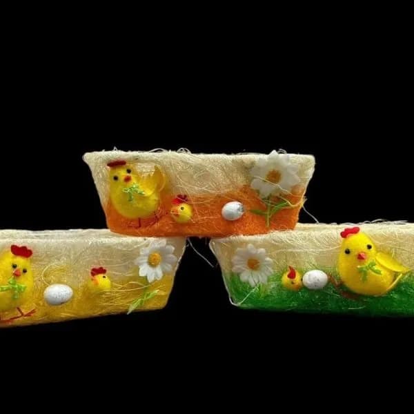 Dekoracja Wielkanoc - Koszyczek Sisalowy z Kurczakiem Mix 12szt