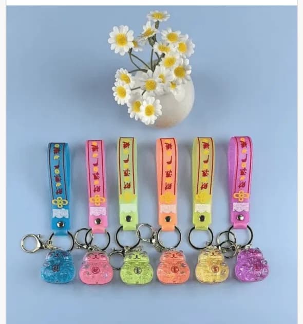 Brelok do Kluczy Kot Szczęścia Maneki-neko z Paskiem, 12 szt.