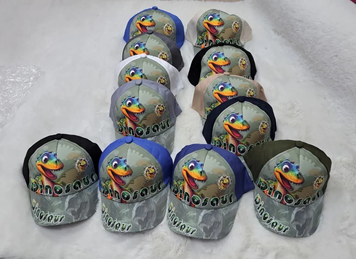 Czapka dla Dzieci Dinosaur z Daszkiem - Mix Kolorów, 12 szt.