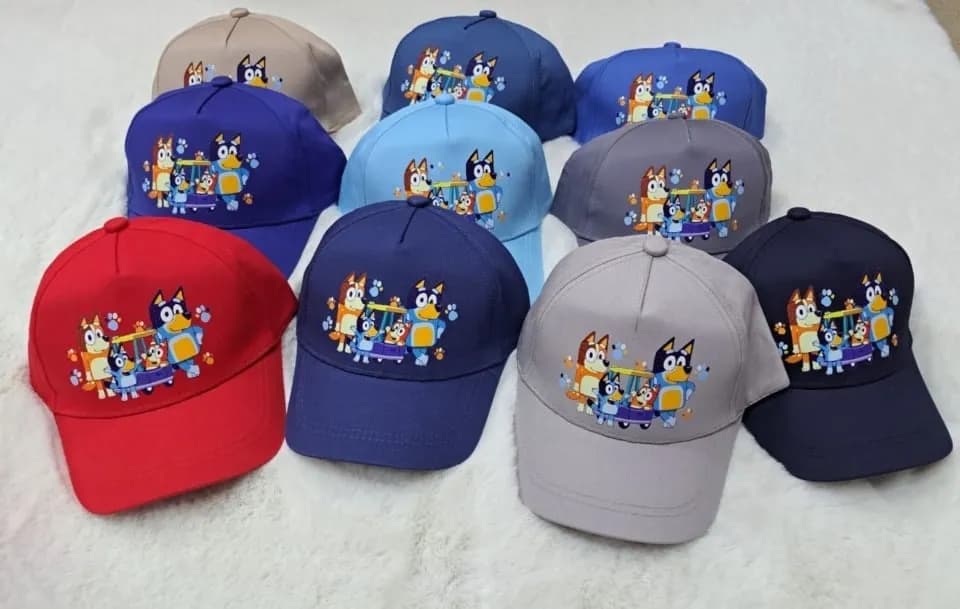 Czapka dla Dzieci Bluey z Daszkiem - Mix Kolorów, 10 szt.