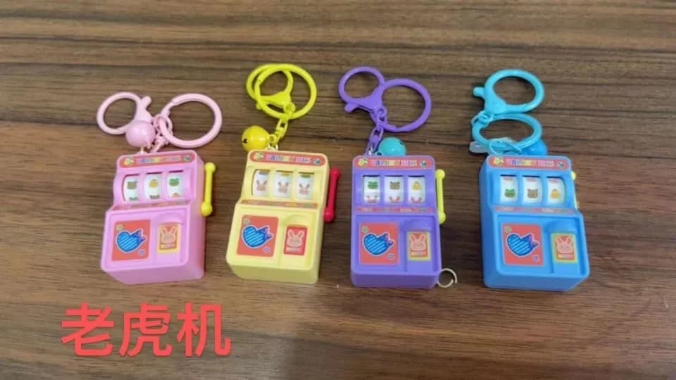 Brelok do Kluczy Mini Automat Jednoręki Bandyta Mix Kolorów 24szt