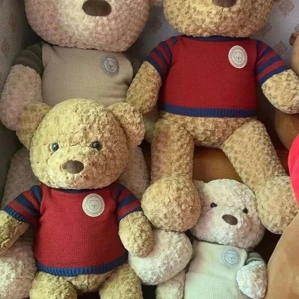 Maskotka Pluszowa Miś 140cm w Sweterku, Teksturowane Futerko