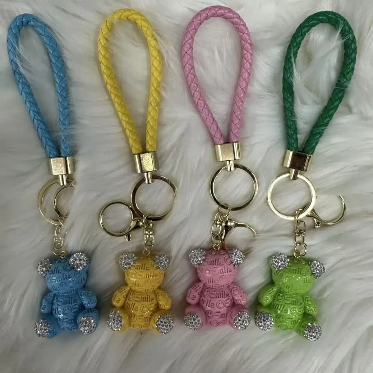 Brelok do Kluczy Miś z Cyrkoniami i Paskiem, Mix Kolorów 12szt