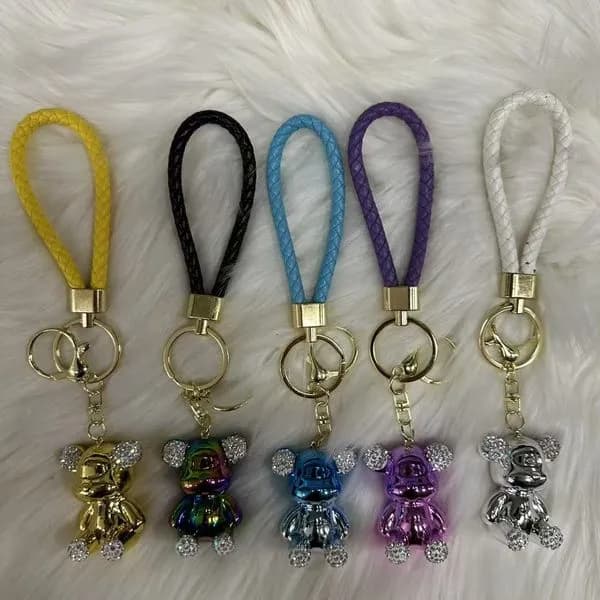 Brelok do Kluczy Miś z Cyrkoniami i Plecionym Paskiem, 12 szt.