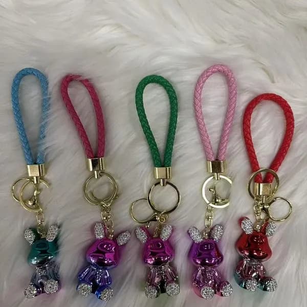 Brelok do Kluczy Królik z Cyrkoniami i Plecionym Paskiem, 12 szt.