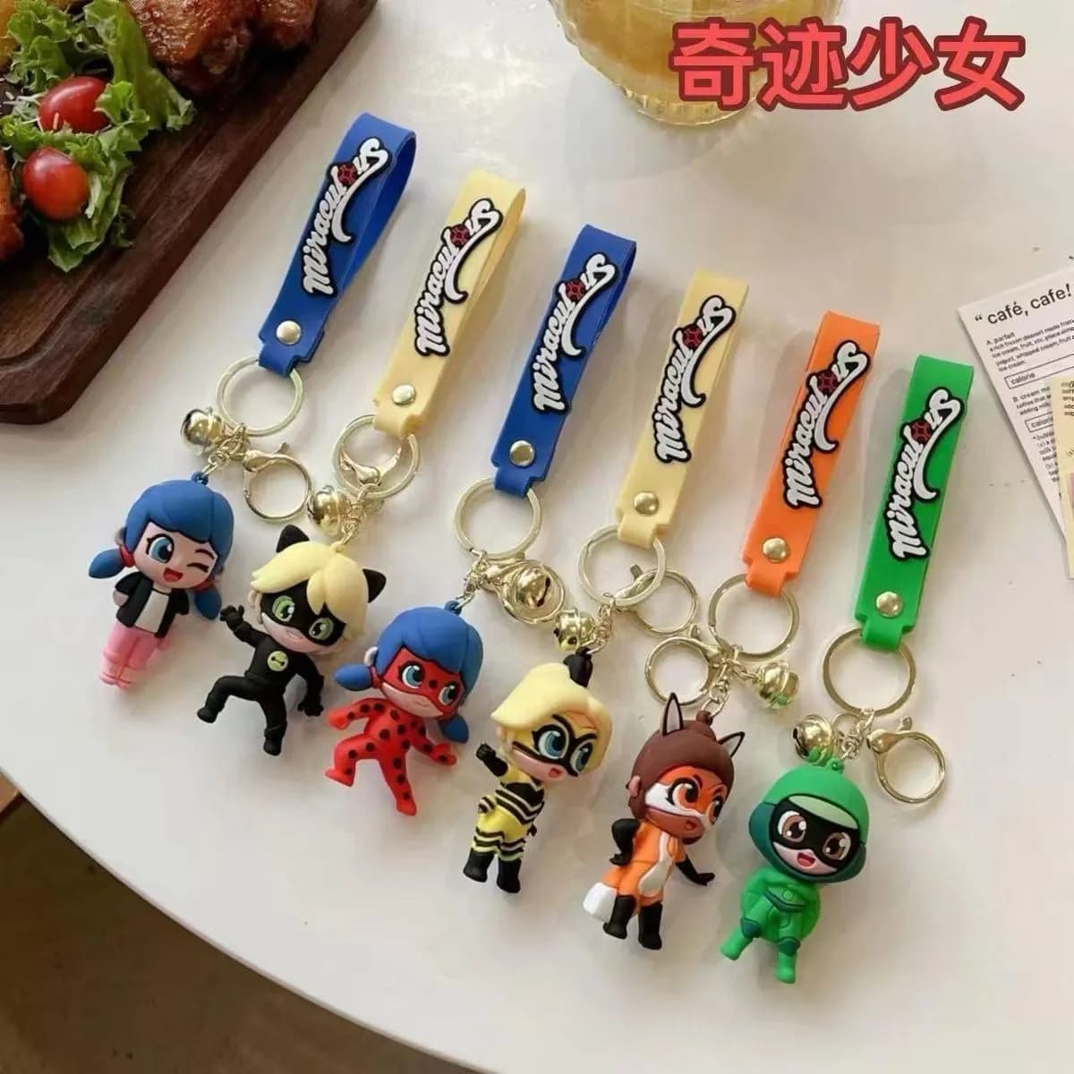 Brelok do Kluczy Miraculous Figurka 3D z Paskiem i Dzwonkiem 50 szt