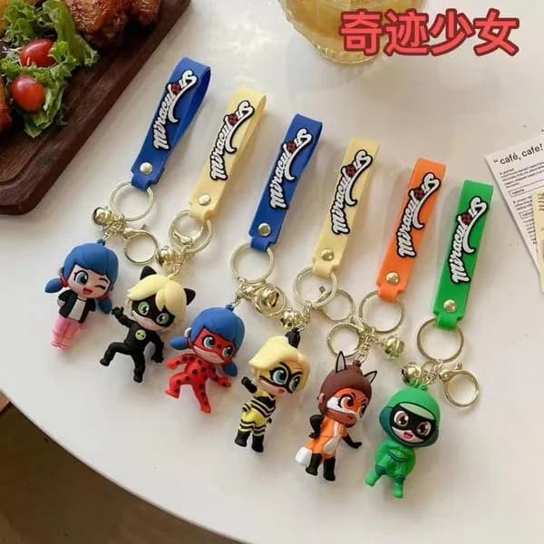 Brelok do Kluczy Miraculous Figurka 3D z Paskiem i Dzwonkiem 50 szt