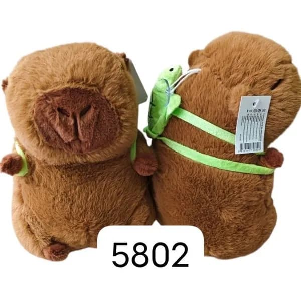 Maskotka Kapibara z Zielonym Plecakiem 23cm Brązowa