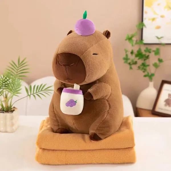 Maskotka Kapibara z kocykiem 120x150cm, brązowa z kubkiem