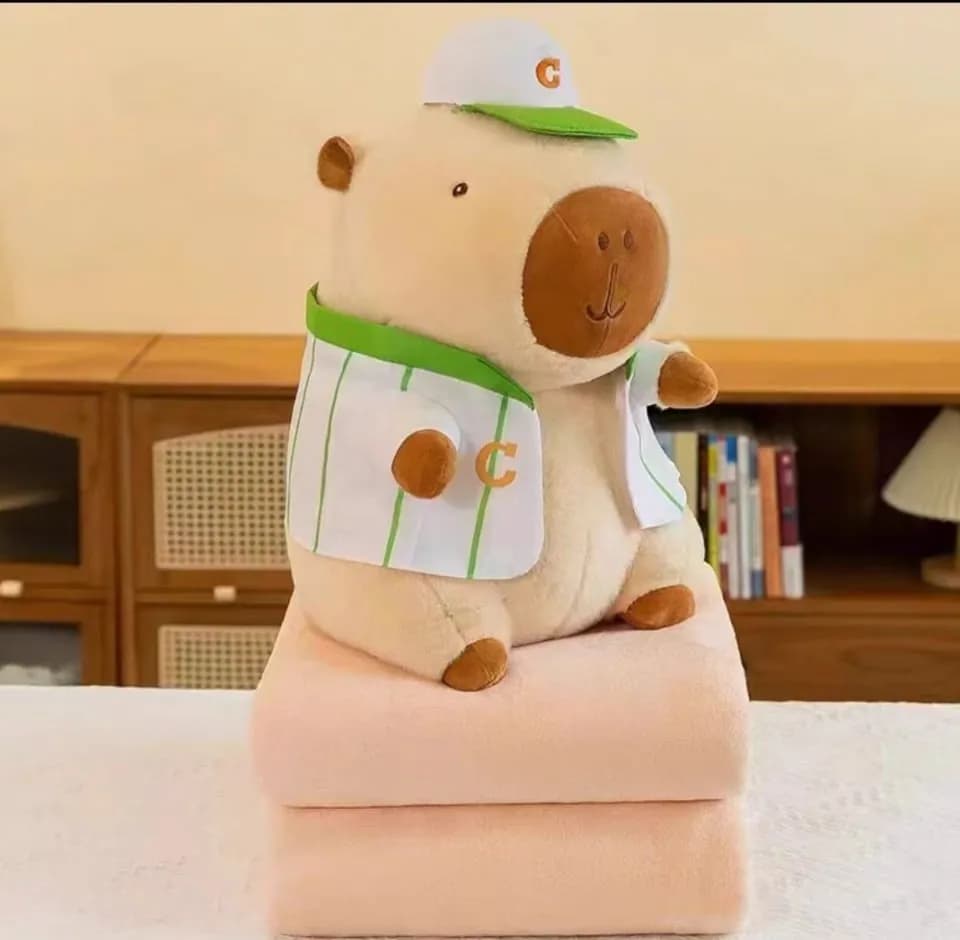 Maskotka Kapibara na Kocyk 120x150cm w stroju baseballisty