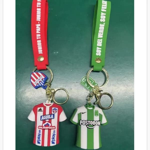 Brelok do kluczy silikonowy koszulka piłkarska mix wzorów