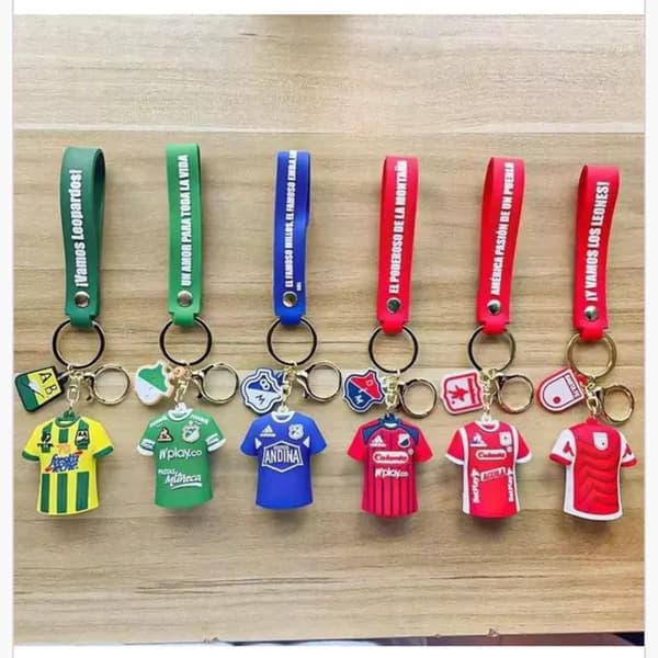 Brelok do Kluczy Koszulka Piłkarska Silikonowy Mix Wzorów 24szt