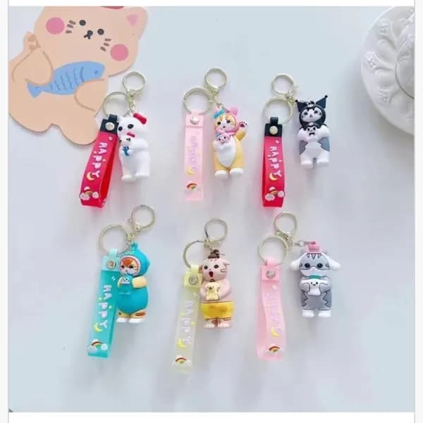 Brelok do kluczy figurka kotek w kostiumie z zawieszką 24 szt.