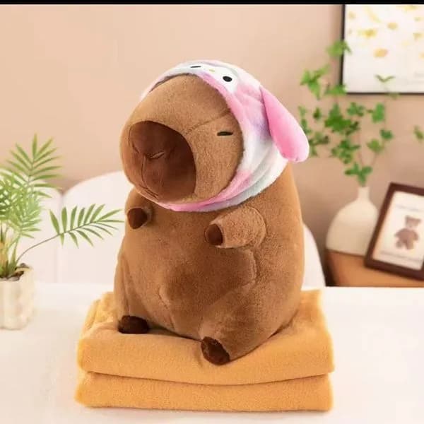 Maskotka Kapibara w Kapturku z Kocykiem, Zestaw 2w1, PK17181