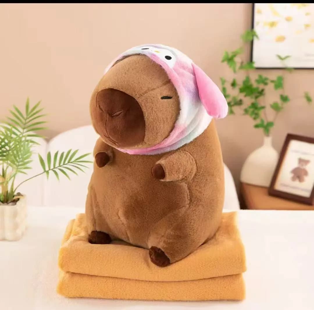 Maskotka Kapibara w Kapturku z Kocykiem, Zestaw 2w1, PK17181