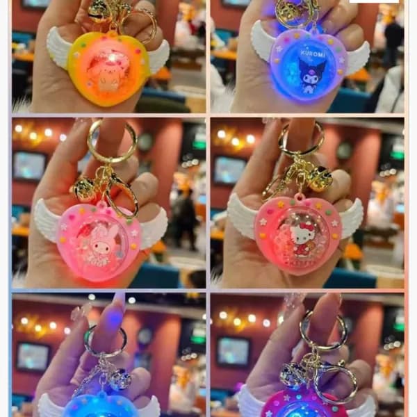 Brelok do Kluczy Serce ze Skrzydłami LED Sanrio Mix 24szt