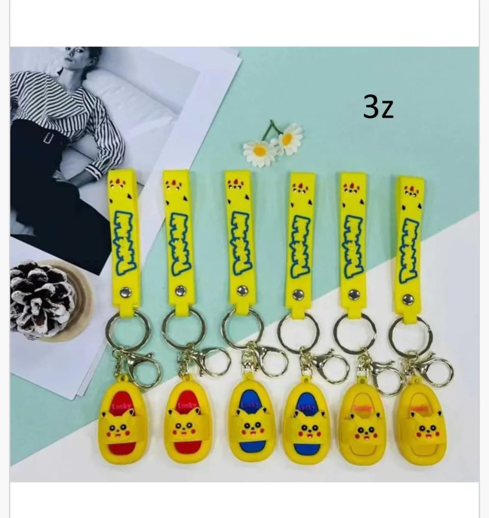 Brelok do Kluczy Żółta Postać w Klapku ze Smyczą 24szt