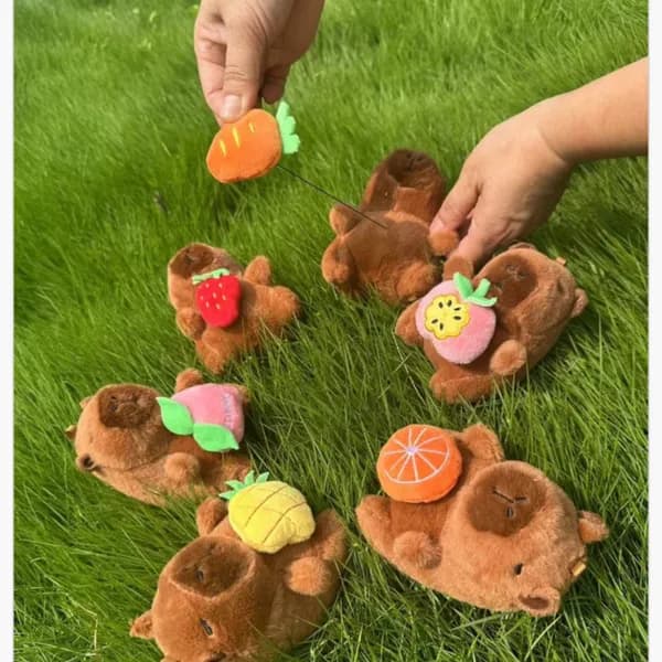 Brelok do Kluczy Kapibara Pluszowa z Owocem, 12 szt.