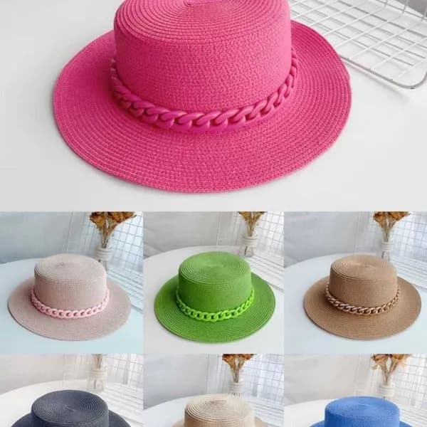 Kapelusz damski słomkowy z ozdobnym łańcuchem mix kolorów