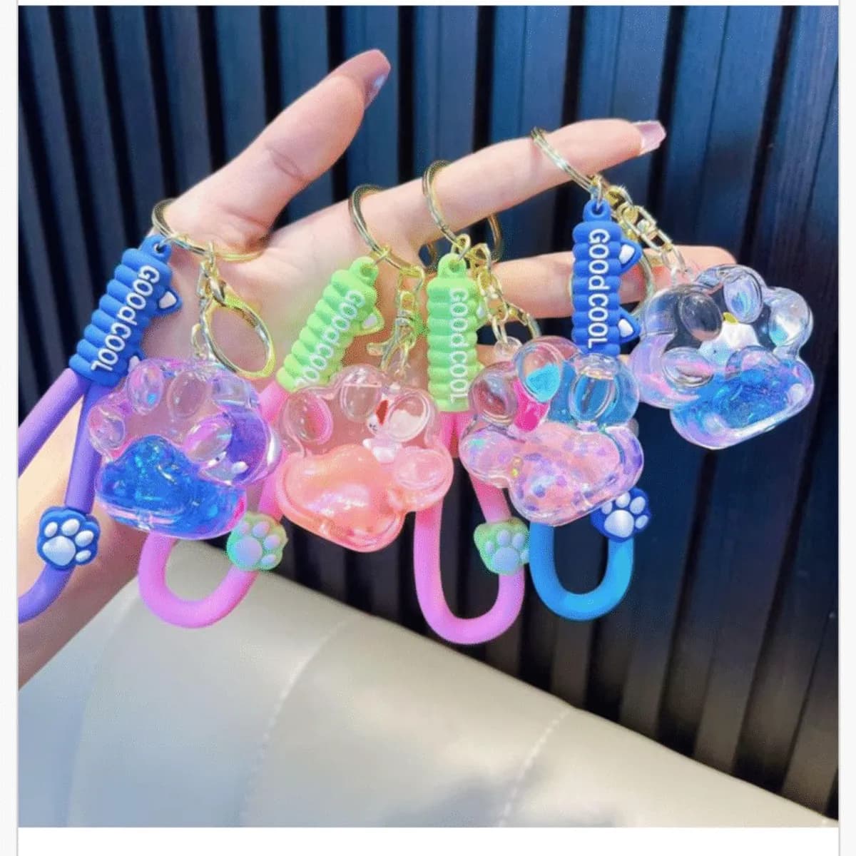 Brelok do Kluczy Łapka z Płynem i Brokatem, Mix Kolorów 24szt