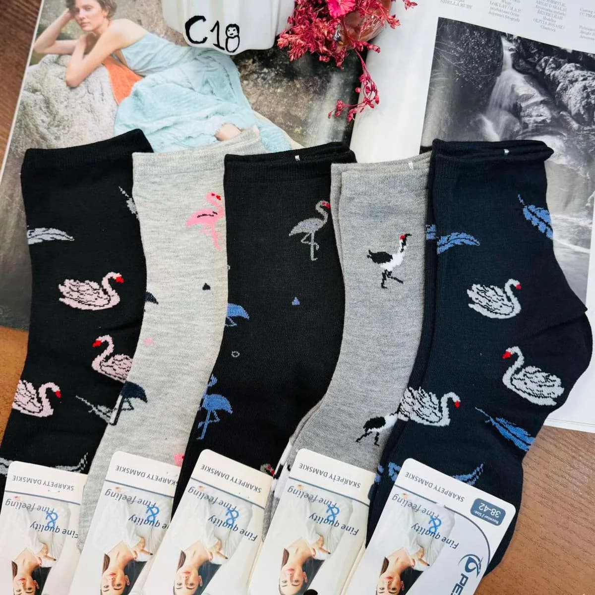Skarpetki damskie z flamingami i łabędziami, wzór C48
