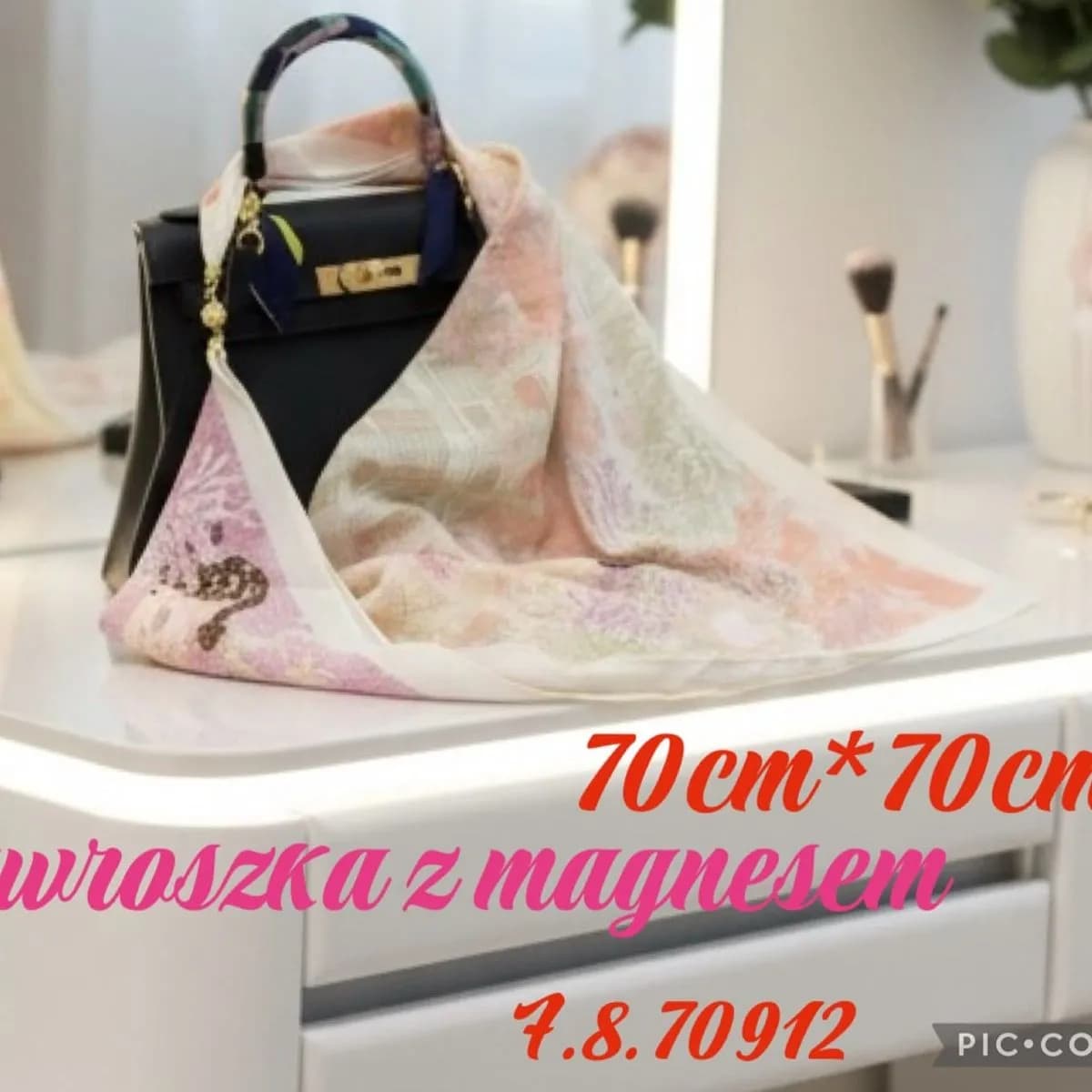 Gawroszka Damska 70cm x 70cm z magnezem