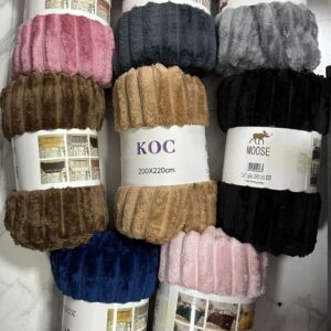 Koc z Wytłaczanymi Pasami 200/220