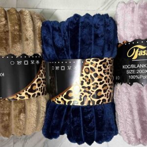 Koc z Wytłaczanymi Pasami 200/220